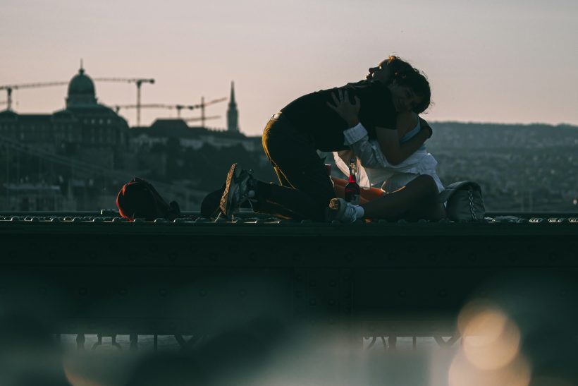 Στους πραγματικά κολλητούς οι εγκέφαλοι -κυριολεκτικά- συγχρονίζονται