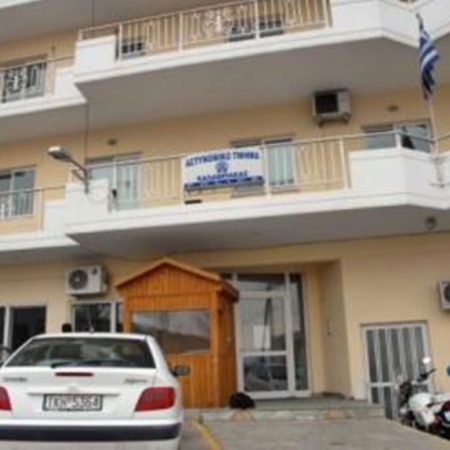 Ιδιοκτήτης ακινήτου στα Μετέωρα κάνει έξωση στην Αστυνομία