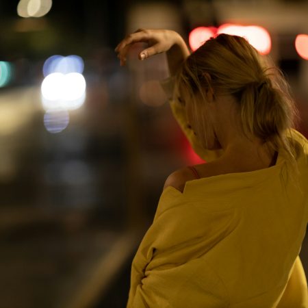 Τα ψέματα τα λέμε μέσα μας, και τις αλήθειες στους λάθος ανθρώπους