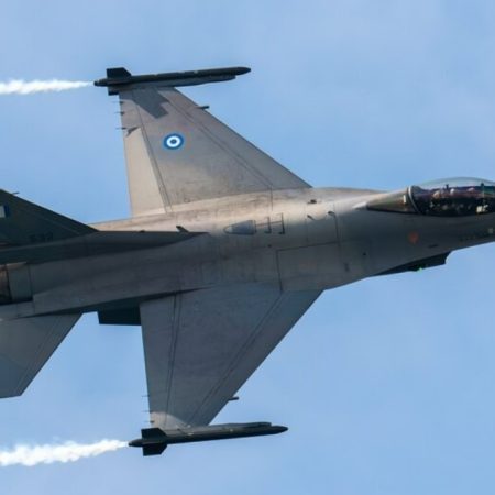 Ελληνικά F-16 αναχαίτισαν drone στην Κύπρο: Ακυρώσεις πτήσεων