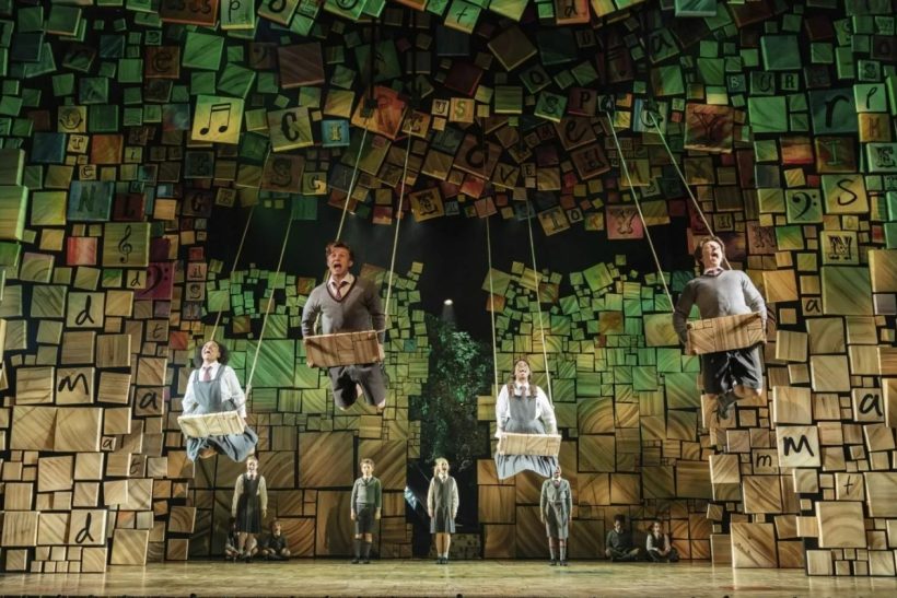 Podcast | Πήγαμε στο West End και είδαμε τη Matilda: Αξίζει το hype;