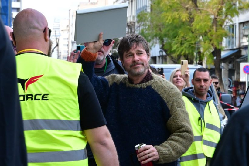 Ο Μπραντ Πιτ έσκασε πλατεία Κοτζιά κι ο Δούκας κυριολεκτικά ζήλεψε το hype