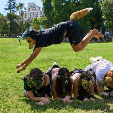 Στην Αργεντινή οι 18χρονοι βάζουν μάσκες κι αυτοπροσδιορίζονται σαν ζώα