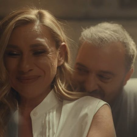 Η «ερωτική» διαφήμιση Καραβάτου-Φερεντίνου με ένα κοκορέτσι που κρίντζαρε το ίντερνετ