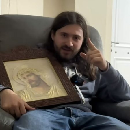 Η viral παρακμή του χωρισμού του «γατούλη» με τη «γάτα» για έναν «αφυπνιστή» 