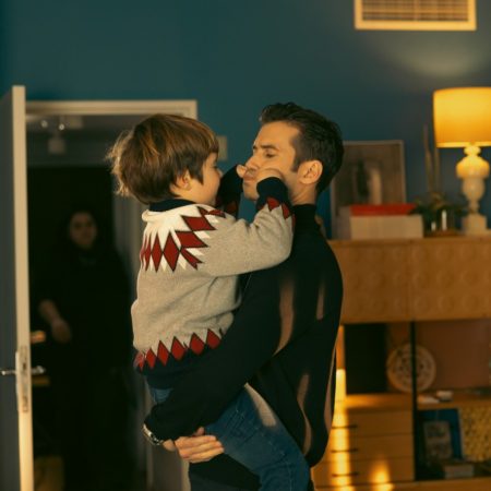 «Μπαμπά σ' αγαπώ»: Όλο το τικτοκ έχει ερωτευτεί τον Ροϊλό και τον μικρό Ιάσονα