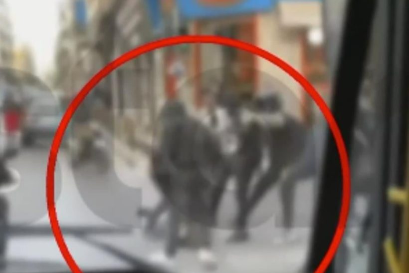 Βίντεο-σοκ δείχνει μαθητές στην Κυψέλη να παίζουν άγριο ξύλο