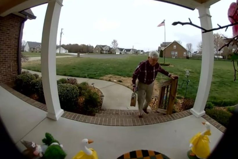 78χρονος διανομέας συγκίνησε το τικτοκ που μάζεψε 500.000 δολάρια για να τον βοηθήσει