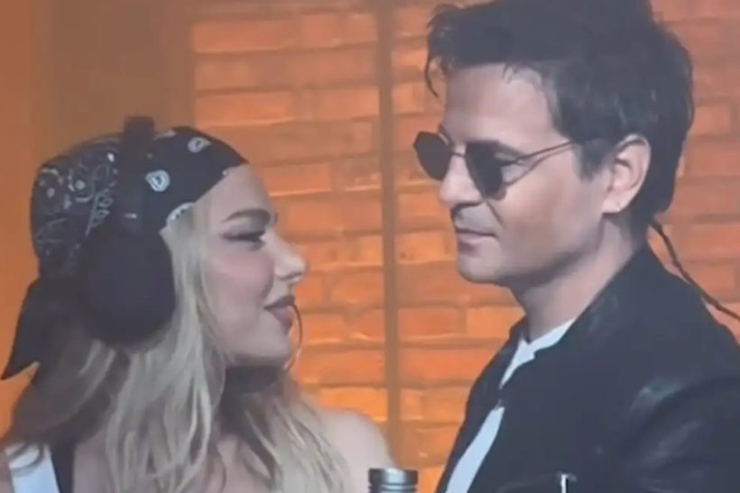 Να βρείτε άνθρωπο να σας κοιτάζει όπως η Ζόζεφιν τον Νίνο στο στούντιο