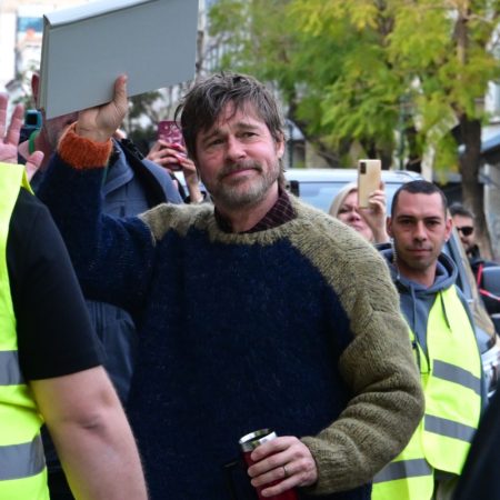 Χαλαρός Μπραντ Πιτ έσκασε μύτη στο Μενίδι για γυρίσματα