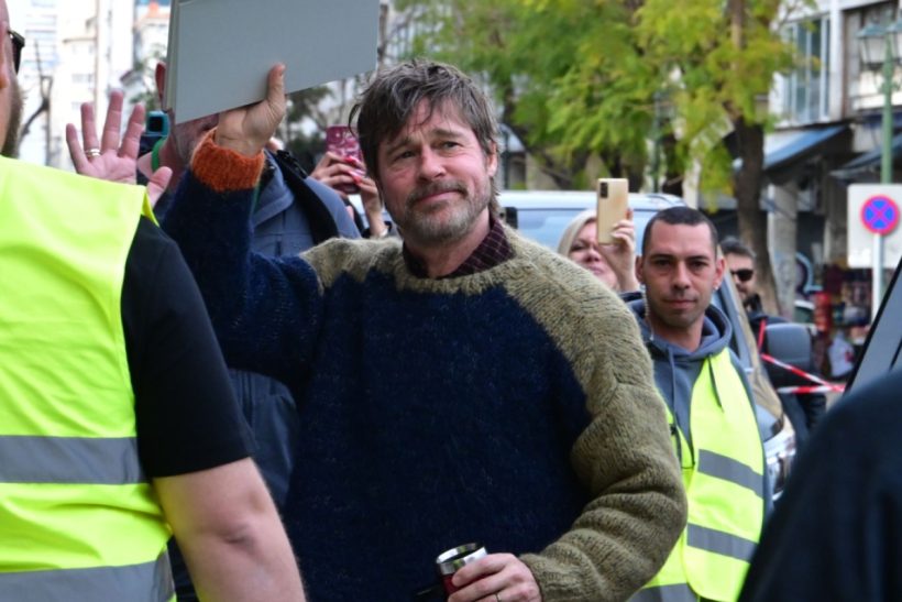 Χαλαρός Μπραντ Πιτ έσκασε μύτη στο Μενίδι για γυρίσματα