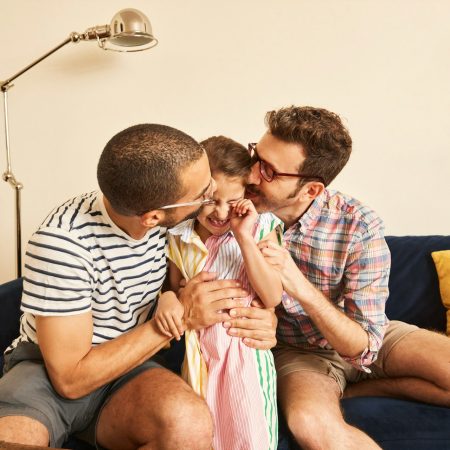 Το ΣτΕ λέει κι επίσημα «ναι» στην υιοθεσία από ομόφυλα ζευγάρια σε μια ιστορική στιγμή