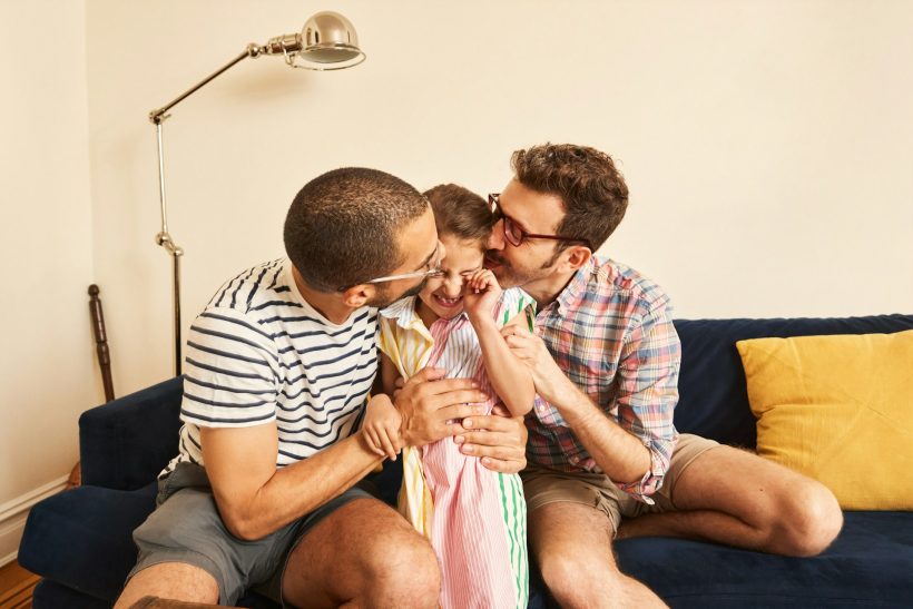 Το ΣτΕ λέει κι επίσημα «ναι» στην υιοθεσία από ομόφυλα ζευγάρια σε μια ιστορική στιγμή