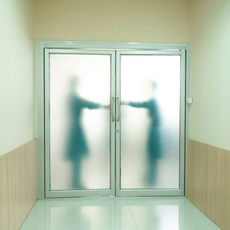 Πια, αντί για γενέθλια, γιορτάζω τη μέρα που έμαθα ότι «ήταν καλοήθεια»