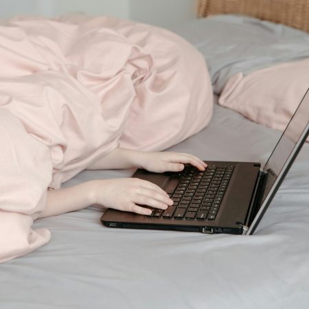 Απόφοιτος Πανεπιστημίου σε απόγνωση: Πώς ξεκολλάς από το ρημαδο-σημείο 0;