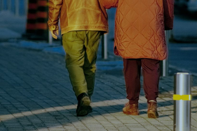 Kανείς δε σε προετοιμάζει για το πώς θα νιώσεις βλέποντας τους γονείς σου να γερνούν