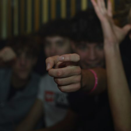 Όταν στην παρέα είσαι αυτός ο φίλος που όλοι «ξεχνούν να ενημερώσουν»