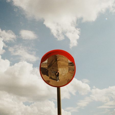 Ο άνθρωπος έχει μια σχεδόν υπαρξιακή ανάγκη να ανήκει σε μια ιστορία