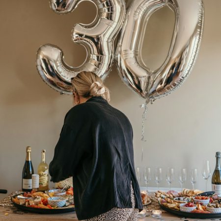 Τα παιδιά του 1996 φέτος γίνονται 30 και κάπου εδώ τελειώνει το πάρτι των Millennials