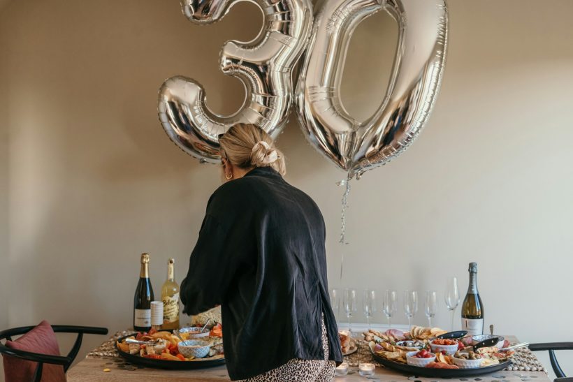 Τα παιδιά του 1996 φέτος γίνονται 30 και κάπου εδώ τελειώνει το πάρτι των Millennials