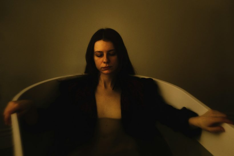 Η δύναμη του να αποχωρίζεσαι εκείνον που σε πλήγωσε και να μην το μετανιώνεις