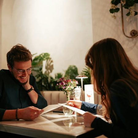 7 σημάδια ότι βγήκες ραντεβού με έναν εγωιστή (για να μη χάνεις χρόνο)