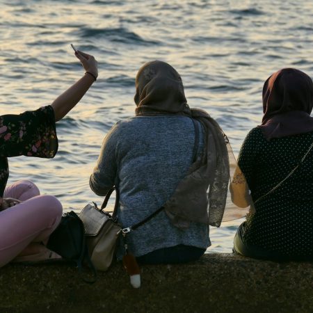 Θα απαγορευτεί η μπούρκα στην Ελλάδα; Οι δύο εκδοχές που συζητιούνται