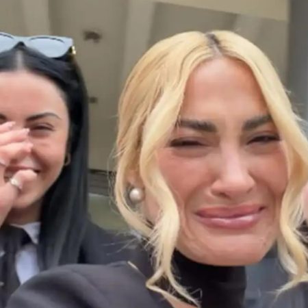 Τα πρώτα λόγια της Τούνη μετά τη δίκη, οι αγκαλιές των φίλων της, το μήνυμα του Αλεξάνδρου