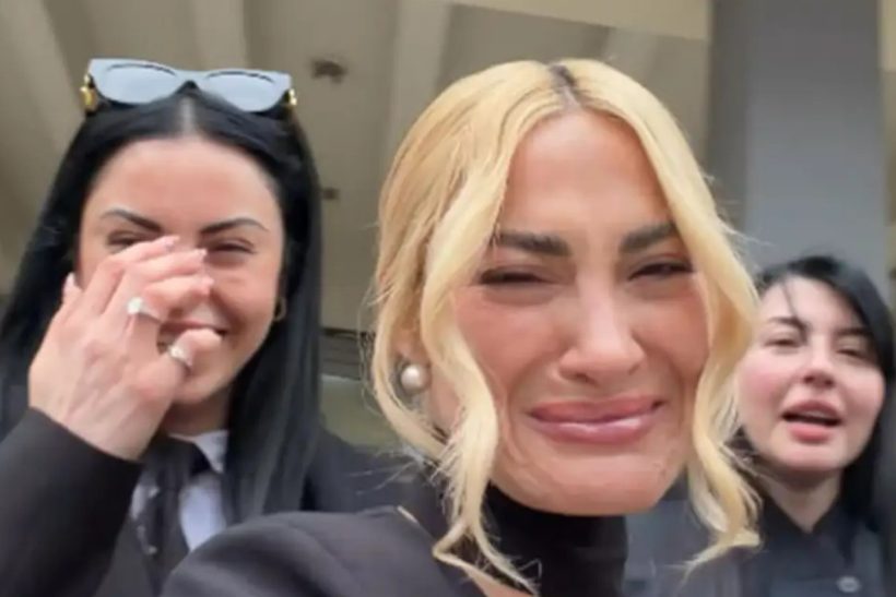 Τα πρώτα λόγια της Τούνη μετά τη δίκη, οι αγκαλιές των φίλων της, το μήνυμα του Αλεξάνδρου