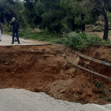 Σε κάθε κακοκαιρία θα ανοίγουν τεράστιες τρύπες και θα έχουμε νeκρούς σε αυτή τη χώρα;