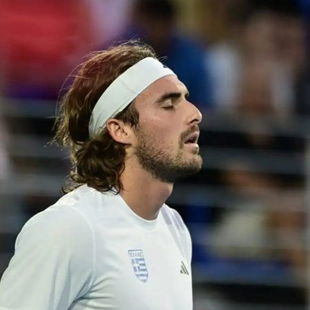 Ο Τσιτσιπάς είχε όνειρο να μας εκπροσωπήσει στη eurovision κι είπε να πει κι ένα τραγούδι!