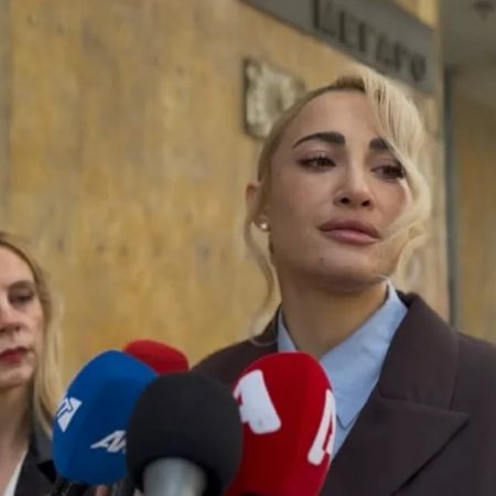 Σε άλλα νέα η αστυνομία πήγε να συλλάβει την Ι. Τούνη επειδή έδειξε τον κaκοποιητή της