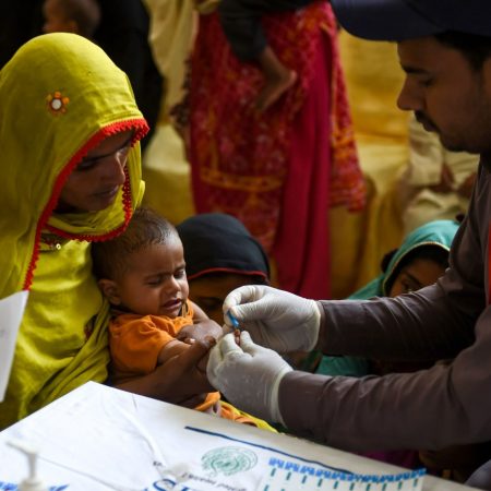 Νοσοκομείο στο Πακιστάν μόλυνε με AIDS κάνοντας ενέσεις σε εκατοντάδες παιδιά