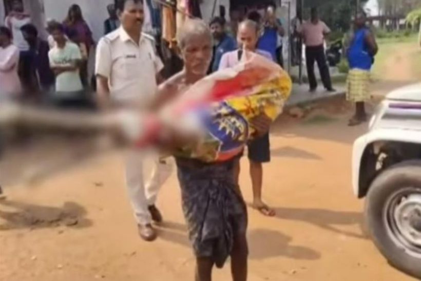 Ινδός ξέθαψε τον σκελετό της αδερφής του γιατί η τράπεζα του είπε πως «πρέπει να έρθει η ίδια»