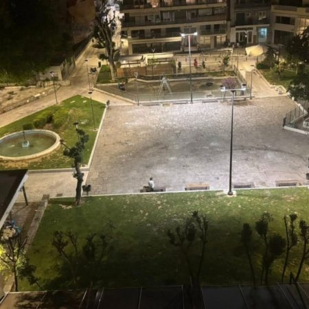 Οι φίλαθλοι του ΠΑΟΚ καθάρισαν όλη την πλατεία Ναυαρίνου παρά την πίκρα της ήττας