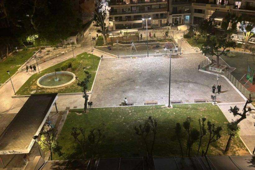 Οι φίλαθλοι του ΠΑΟΚ καθάρισαν όλη την πλατεία Ναυαρίνου παρά την πίκρα της ήττας