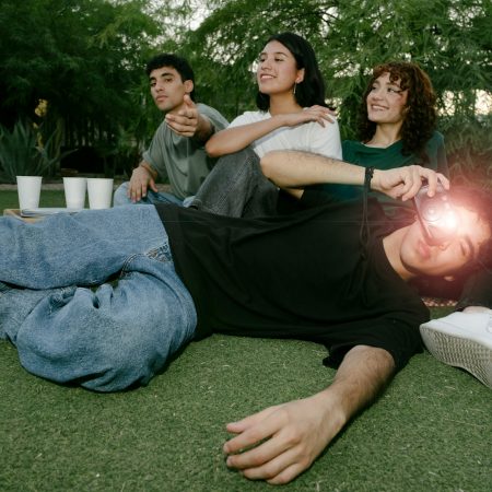 Όταν η παρέα σου μοιάζει με μικρογραφία όλων των κόμπλεξ μιας κοινωνίας