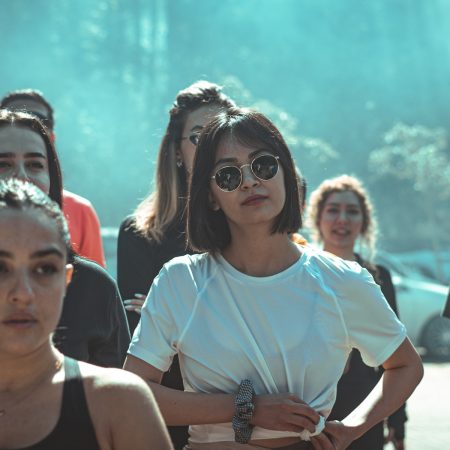 1 στις 10 γυναίκες της Gen Z έχει κaκοποιηθεί ή παρeνοχληθεί σε έναν χρόνο μέσα