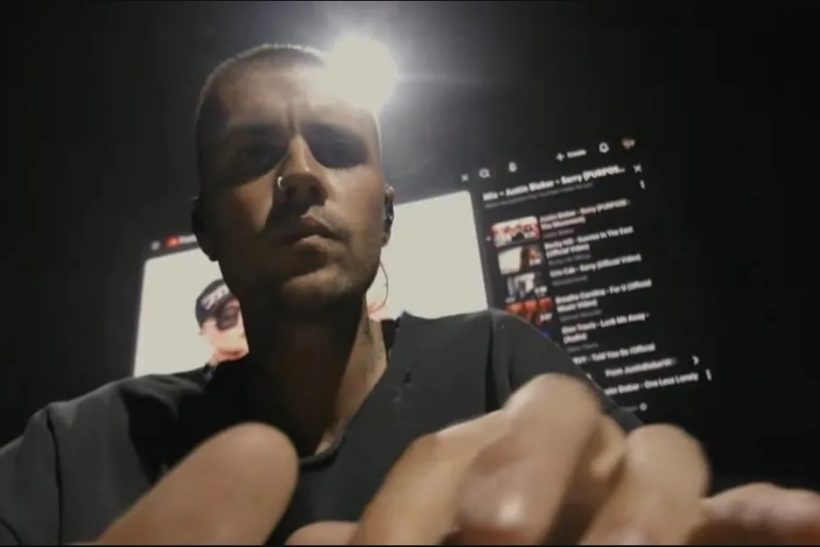 Η Katy Perry έκανε roast τον Bieber στην πιο ό,τι να 'ναι εμφάνιση του Coachella