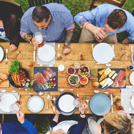 Οικογενειακό τραπέζι: 4 συγγενείς που αγαπάς αλλά ταυτόχρονα δεν αντέχεις