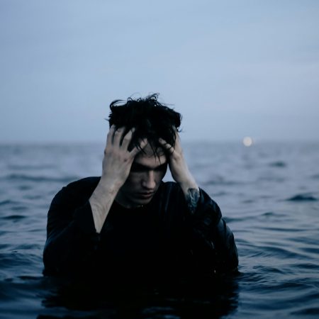 Αυτό που φοβάσαι να αφήσεις σε κρατάει πίσω