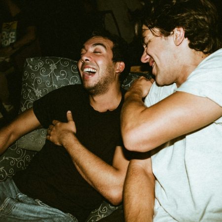 To 1/3 της Gen-Z πιστεύει ακόμη, ότι ο άντρας θα πρέπει να έχει το 