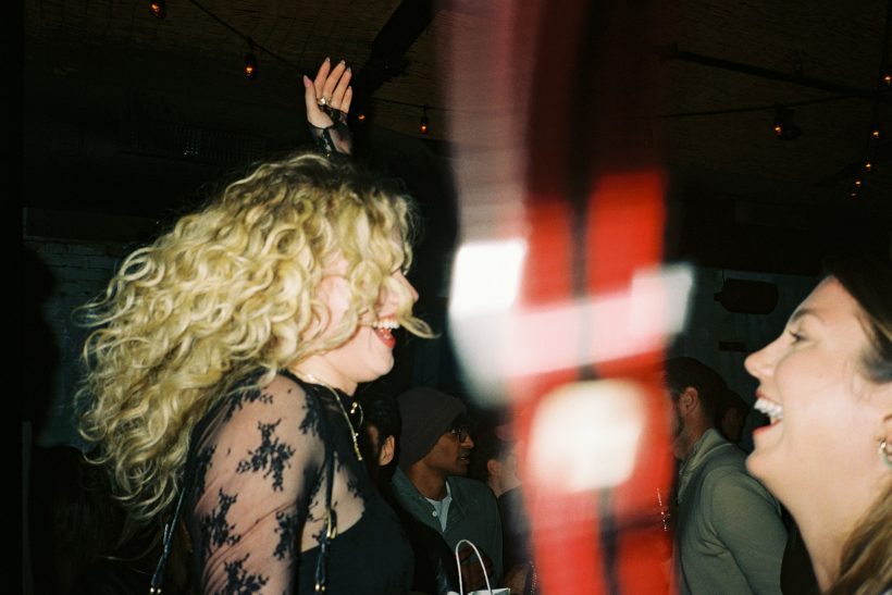 Οι παρτάρες και οι κλαμπάρες κάνουν καλο στην ψυχικη υγεία των γυναικών ετών 40+