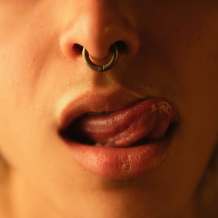 Spit-k1nk, γιατί κάποι@ βρίσκουν το φτύσιμο χοτ