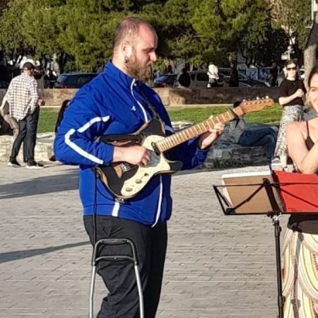 300 ευρώ πρόστιμο σε μουσικούς του δρόμου γιατί αυτό μας μάρανε στη Θεσσαλονίκη