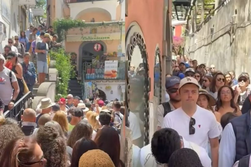 Στο Αμάλφι οι τουρίστες έχουν σφηνώσει σαν σαρδέλες κι αυτό δεν πάει πολύ καλά