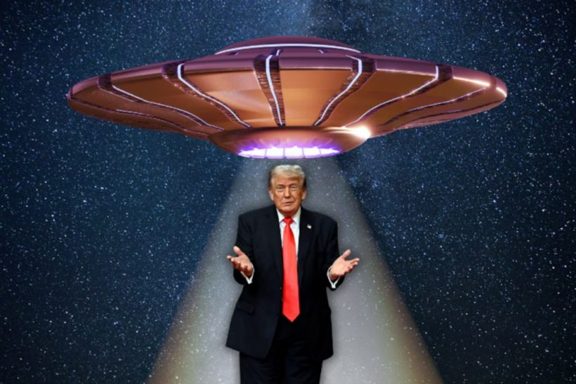 Ο Τραμπ βγάζει στη φόρα υλικό για τα UFO: «Ας αποφασίσει ο κόσμος τι δ***λο συμβαίνει»