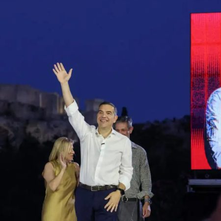 Το νέο κόμμα Τσίπρα ξεκίνησε χθες με νοσταλγία, συμβολισμούς και ένα όνομα που δίχασε