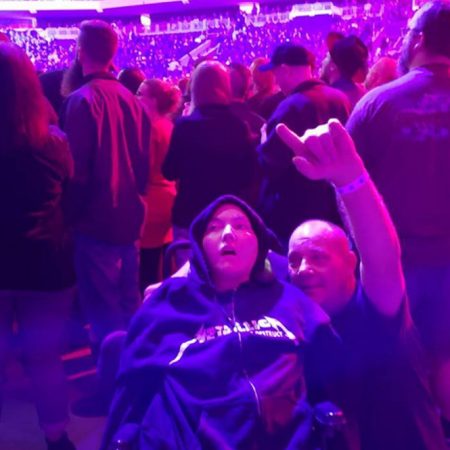 Πατέρας βρήκε τυχαία ότι οι Metallica ηρεμούν τον γιο του: Από τότε έχουν πάει σε 1.200 συναυλίες