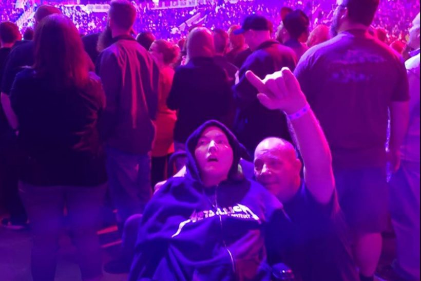 Πατέρας βρήκε τυχαία ότι οι Metallica ηρεμούν τον γιο του: Από τότε έχουν πάει σε 1.200 συναυλίες